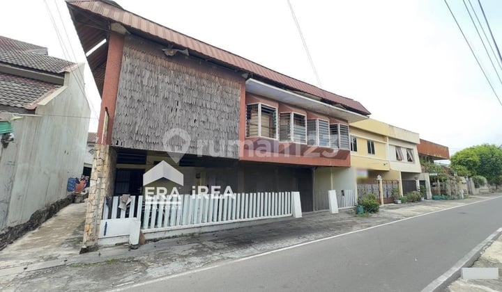 Rumah 2 Lantai Dekat Alun Alun Kidul di Solo Serengan
