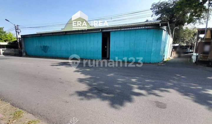 Business Space for Rent in Solo Near the Furniture Market