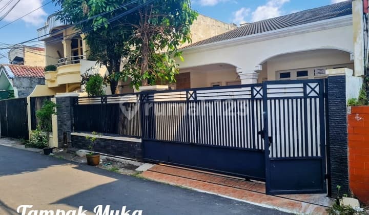 For Sale: House in Tebet Asem Baris, Strategic Position, Rare Find, SHM House in Tebet