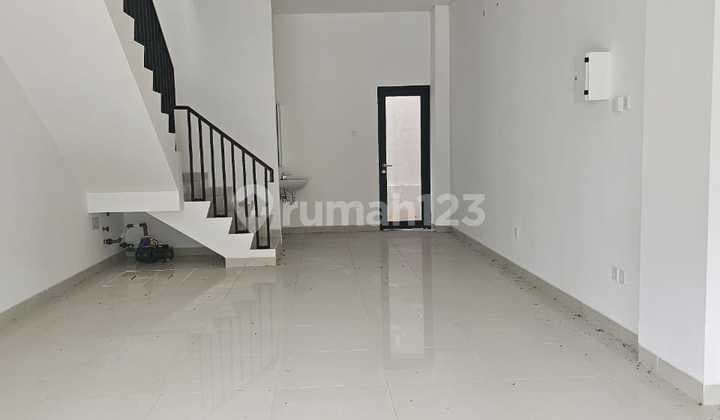 Disewa Ruko Bagus Ramai 3 Lantai di BSD, Tangerang Selatan