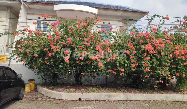 Rumah 2 Lantai di Taman Royal, Tangerang