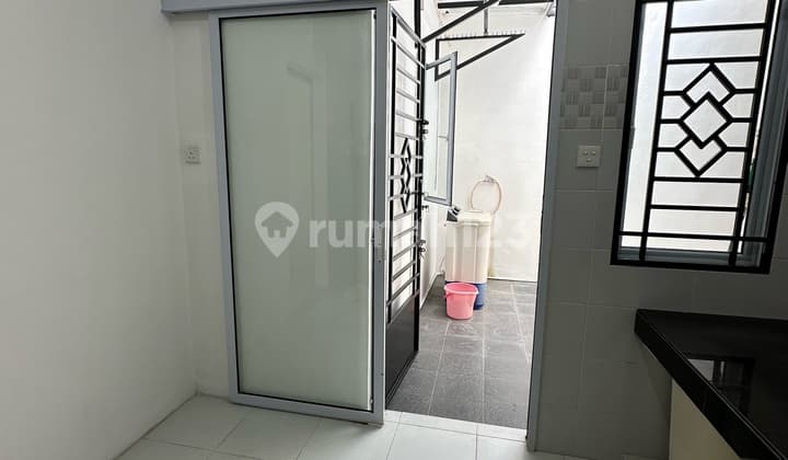 Dijual 2 Unit Gudang Gandeng Hook dan Standart, Sei Panas