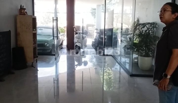 Gedung Lantai 3 Lokasi Strategis, Parkir Luas dengan View Pantai Padang Galak