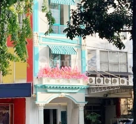 Ruko Siap Pakai Lokasi Ramai Ada Lift di Bintaro, Tangerang. 15924