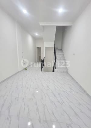 Rumah Baru 3 LT Dgn Roof Top Dkt Kampus, Mall di Tanjung Duren. 16213As