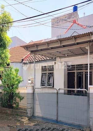 Residential house in a strategic location, easily accessible in Taman Surya