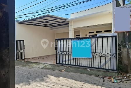 Rumah Bagus Hdp Selatan, Lingk Tenang di Cipondoh 16231