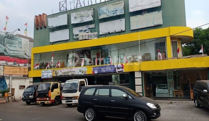 Spacious parking building in Pangeran Jayakarta, City, West Jakarta. 20035