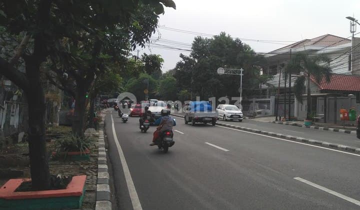 Tanah strategis, pinggir jln utama ijin 4lt di Kemanggisan. 0633
