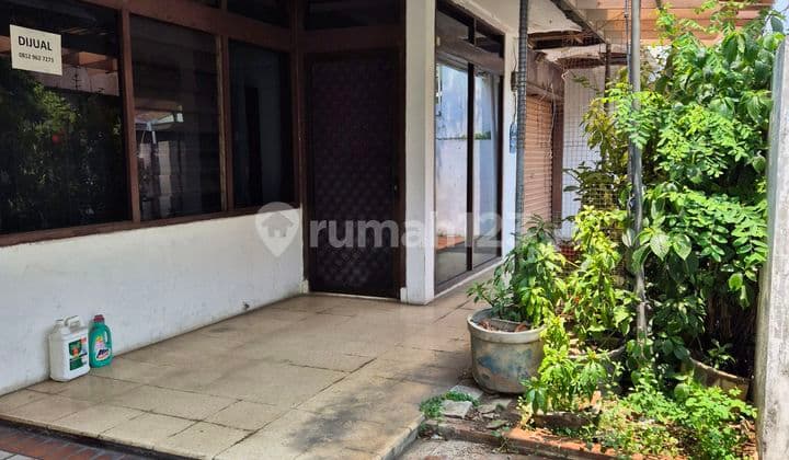 Dijual Rumah Lokasi Strategis di Pulo Asem, Cocok untuk Usaha Kost. Butuh Renovasi
