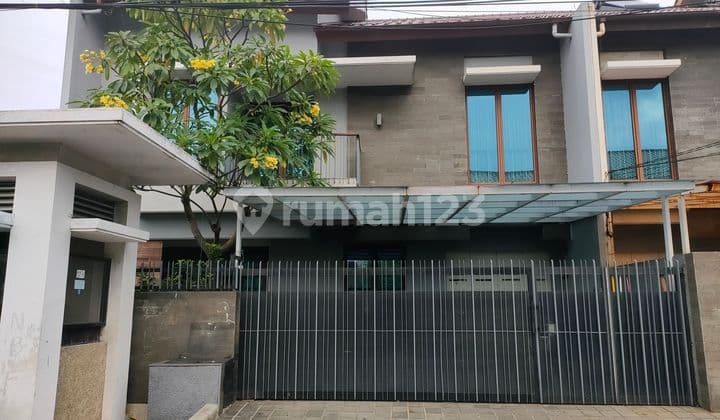 Dijual Rumah Modern Minimalis di Komp Perumahan Elite Cipinang