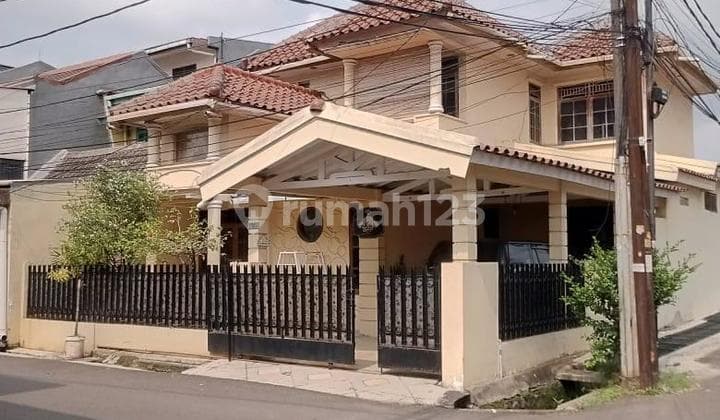 Turun Harga, Jual Cepat Rumah Hoek di Duren Sawit.