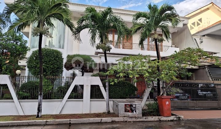 Jual Murah!! Harga Dibawah NJOP Rumah Modern Classic 2 Lantai di Sunter Bisma, Posisi Hoek. Lokasi Strategis. Bebas Banjir