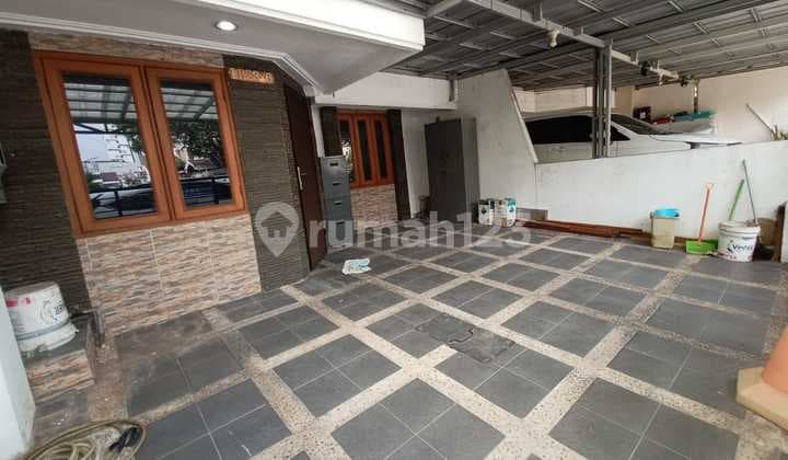 Disewakan Cepat, Jarang Ada!! Lokasi Strategis Rumah Rapi Full Furnished 2 Lantai di Kelapa Gading. Bebas Banjir