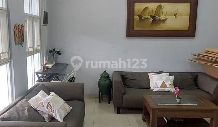 Disewakan Rumah Rapi 3 Lantai Full Furnished di Kelapa Gading