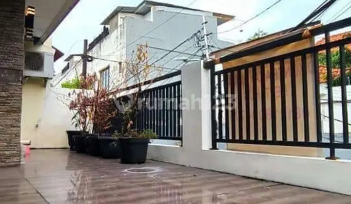 Jual Cepat Rumah Hoek Rapi di Cempaka Putih. Row Jalan Lebar