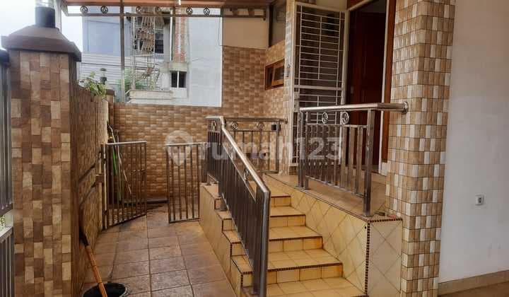 Dijual Rumah di Komp Gading Residence. Bebas Banjir. Unfurnished, Butuh Minim Renovasi. One Gate System