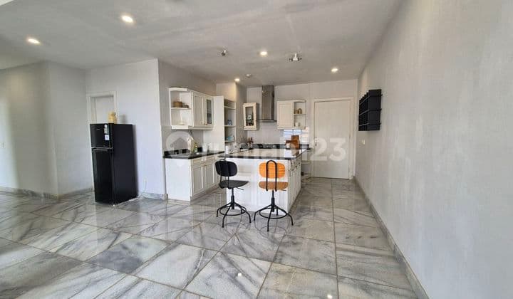 Disewakan Apt Rapi, Cantik, Full Furnished Siap Huni di Paladian Park, 3 Bedroom.