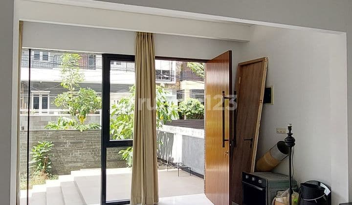 Dijual Rumah Brand New Modern Minimalis 2 Lantai di Klp Gading. Semi Furnished, Siap Huni. Bebas Banjir