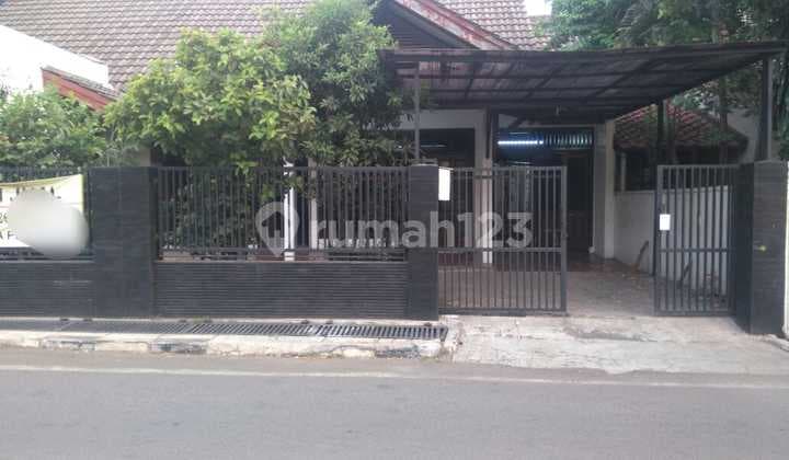 Jual Cepat Rumah Dengan Tanah Luas Dalam Komplek Di Jalan Utama Jatiwaringin Jakarta Timur