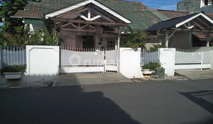 Jual Cepat Rumah Secondery Dalam Komplek Akses Jalan Utama Posisi Hook .Taman Buaran Indah Duren Sawit Jakarta Timur