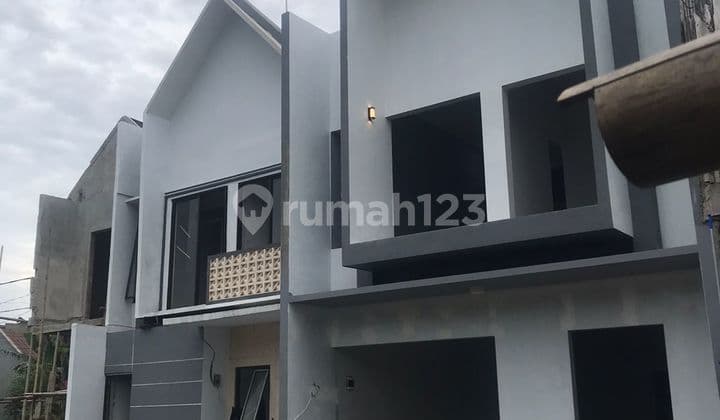 Rumah Dalam Cluster Siap Huni Hanya 4 Unit.lubang Buaya Cipayung Jakarta Timur