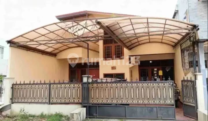 Sell Quickly Ready-to-Occupy House in DKI Complex, Wide Road Access near the Becak Kayu Toll, Pondok Kelapa.