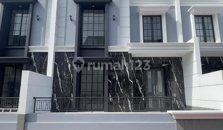 Rumah Mewah 3 Lantai Dalam Cluster American Classik Cipayung Jakarta Timur
