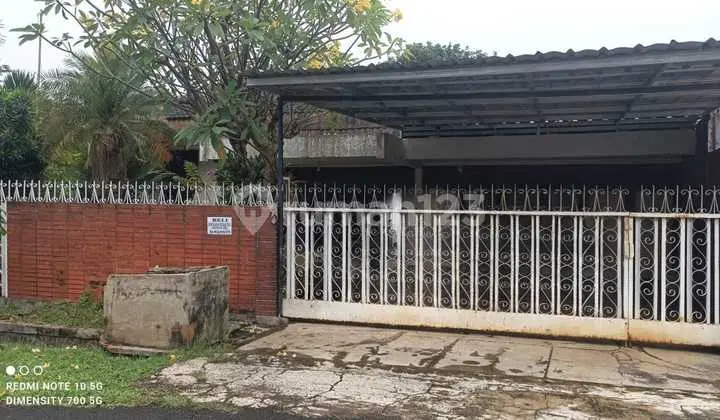 Fast Sale: House with Large Land in an Elite Complex Near Jatiwaringin Toll Road, East Jakarta