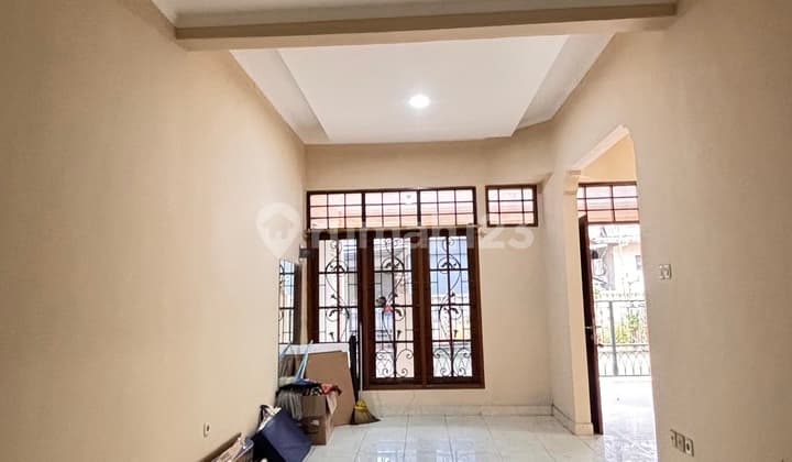Disewakan Rumah Hook Semi Furnish Jatibening Estate