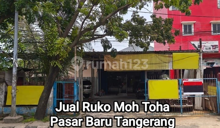 For Sale / Rent 451 m² Shop House Facing Main Road of Moh Toha, Pasar Baru Karawaci, Tangerang Near Panarub