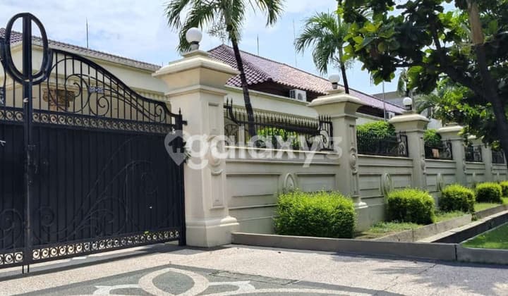 Rumah Mewah Raya Jemur Handayani Surabaya Selatan dan Private Pool
