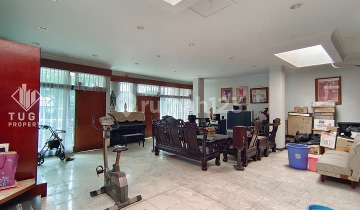 Ruang Usaha 5 Lantai + Rumah Tinggal Disewakan di Pusat Perbelanjaan Urip Sumoharjo Jogja, dekat Galeria Mall, RS Bethesda, Kampus UKDW dan UGM, XXI Empire, GKJ Gondokusuman