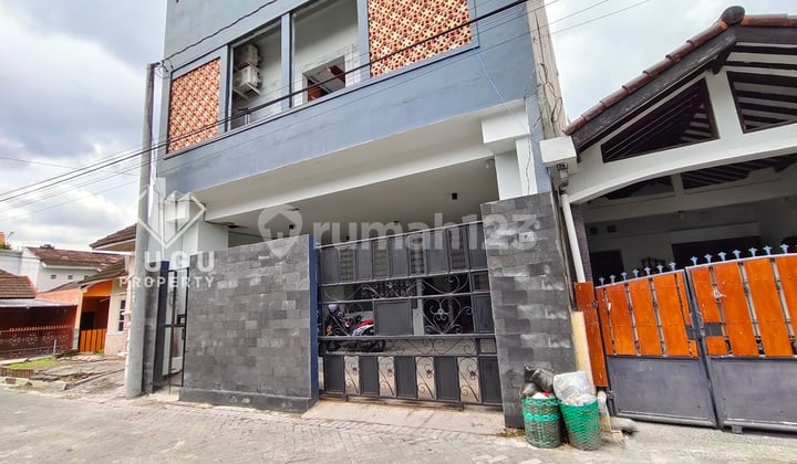 Rumah Kost Eksklusif Full Furnish 21 Kamar Dijual Gejayan Jogja, Type Mezanine, Okupansi > 90%, dekat Ambarukmo Plaza Amplaz, Pakuwon Mall, Lippo Mall, dekat Kampus Atma Jaya, STIE YKPN, UIN, UPN, UGM, SD Muhammadiyah Sapen, SMA De Britto, RS Siloam