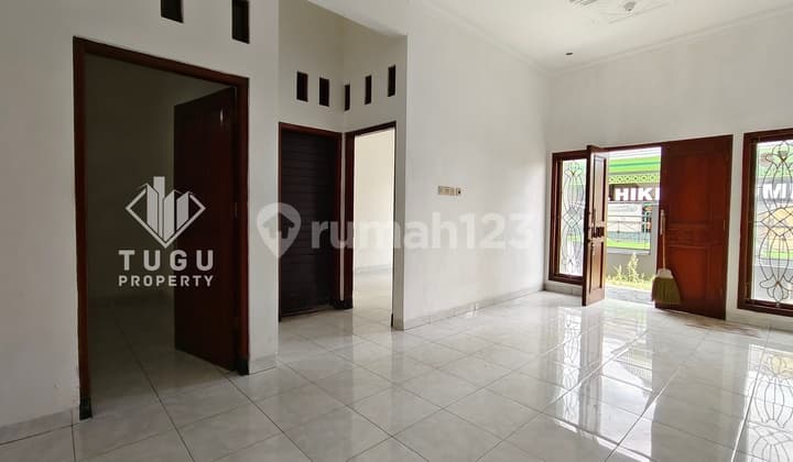 Rumah 6 Kamar Tidur Disewakan Area Jakal-Palagan Jogja, Pinggir Jalan Besar, Cocok untuk Kantor, dekat Kampus STIM YKPN, Hotel Hyatt, Gereja Banteng, Masjid Suciatii, Sekolah Al-Azhar dan YIS
