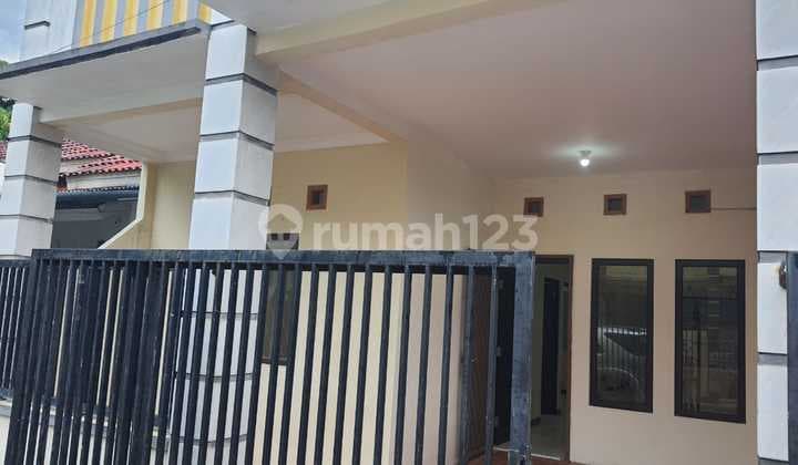 Rumah di Bulevar Hijau Kota Harapan Indah Bekasi