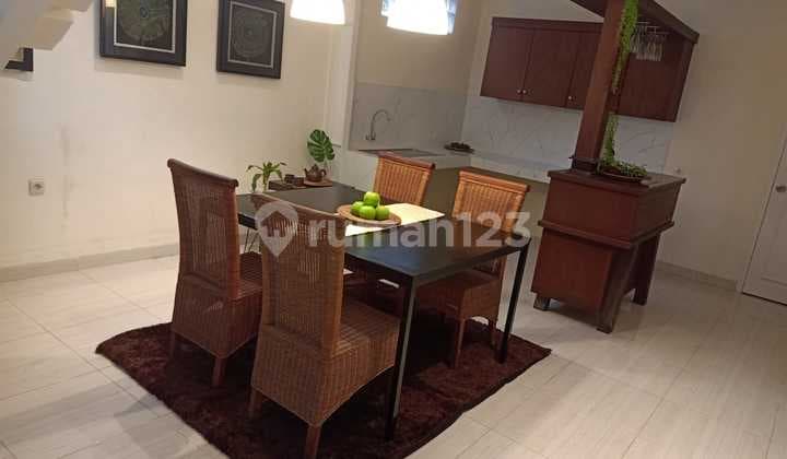 DISEWAKAN RUMAH CANTIK 2 LT SEMI FURNISHED pusat kota bandung