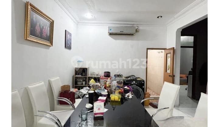 Rumah Minimalis 3 Kamar Semi Furnished 3 Unit AC di Pondok Indah