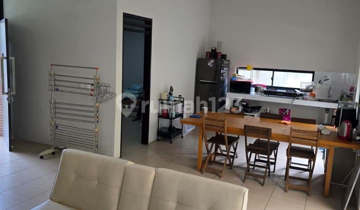 Rumah Semi Furnished 2 Lantai Hadap Timur Siap Huni di Bandung
