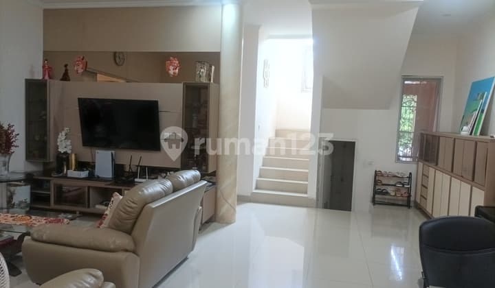 Rumah Full Renovasi SHM 2 Lantai Hadap Utara di Gading Serpong