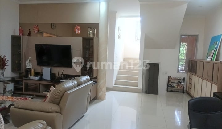 Rumah Full Renovasi SHM 2 Lantai Hadap Utara di Gading Serpong