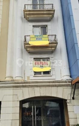 Ruko Bagus Lokasi Sangat Strategis di Jakarta Selatan