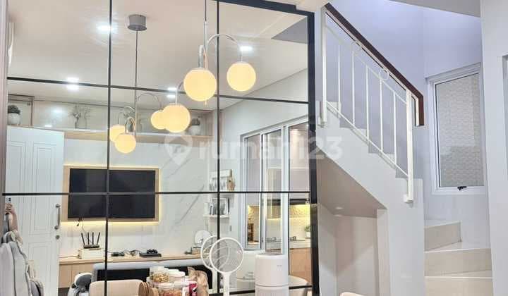 Rumah 2 Lantai Hadap Selatan PPJB Semi Furnised di Vanya Park BSD