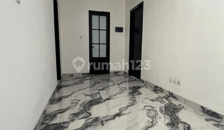 Rumah Baru Renovasi Bangunan 2 Lantai SHM Siap Huni di Bintaro
