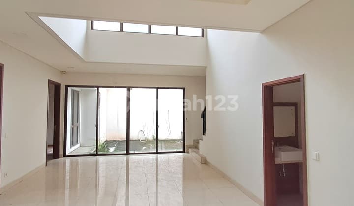 Rumah SHM Hadap Utara 2 Lantai Carport Dalam & Luar, BSD Tangsel