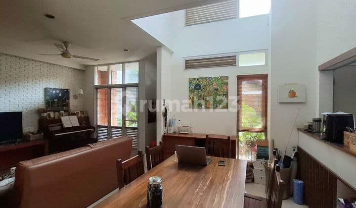 Rumah Nyaman Lokasi Strategis Siap Huni Hadap Selatan di Bintaro