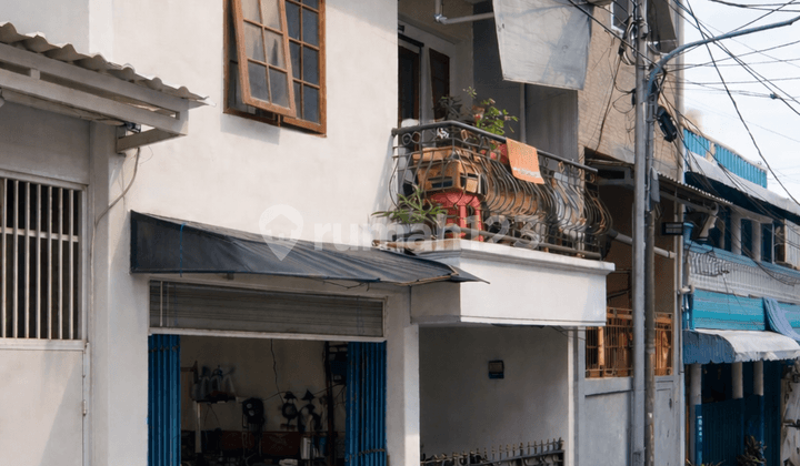 Rumah di Tambora Jakarta Barat Dekat dengan Mall, Trans Jakarta dan Juga Stasiun