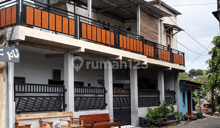 Rumah 2 Lantai di Tengah Kota Surakarta, di Belakang Kampus Uns, Lokasi yang Strategis