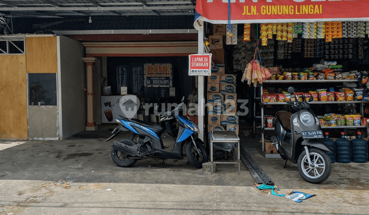 Rumah Plus Ruang Usaha di Samarinda Utara Lokasi di Pinggir Jalan Utama, Dekat dengan Rumah Sakit dan Sekolah
