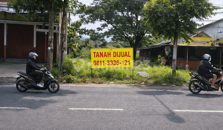 Land on Ponorogo Roadside, Strategic Location Suitable for Business
